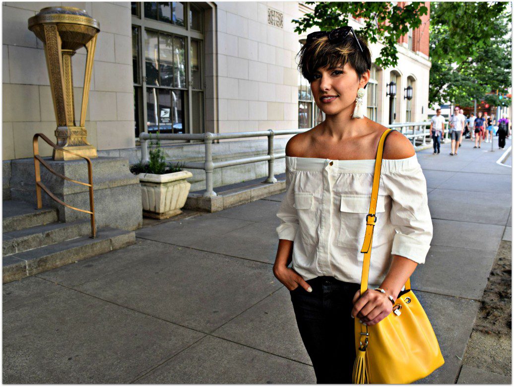 H&M White Off the Shoulder Blouse