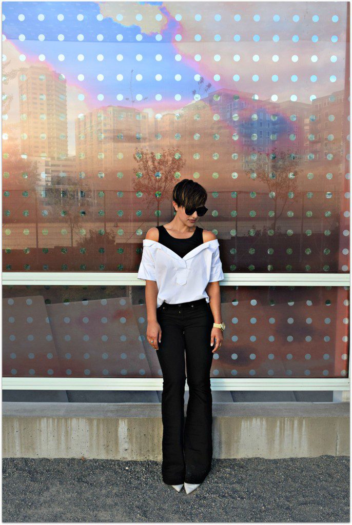 Black & White: The Minimal Flare Jean Fashion Blogger